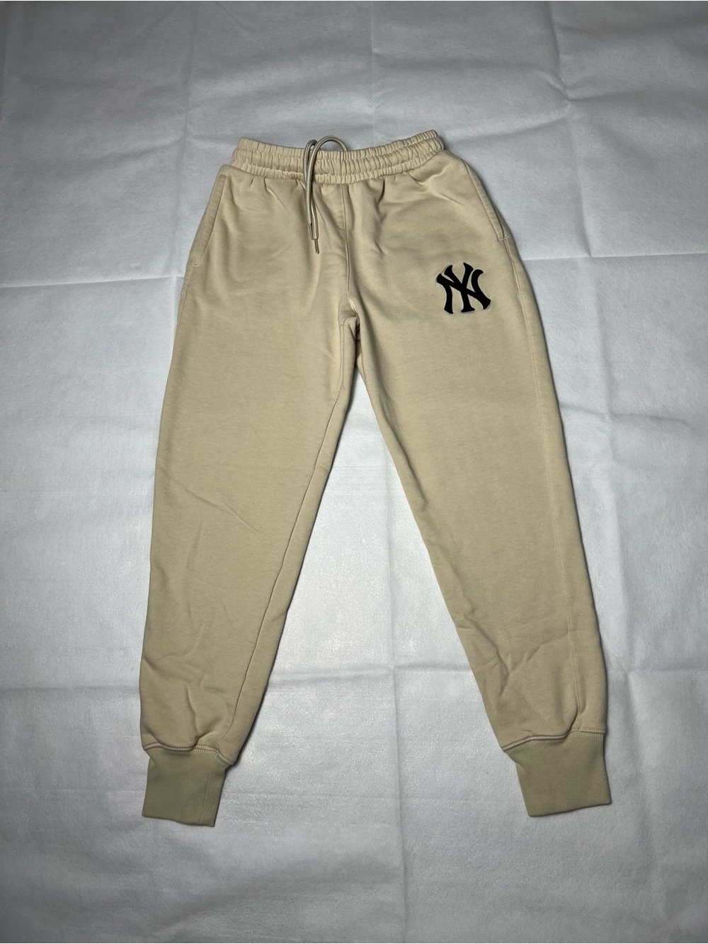 Genuine Merchandise Jogger Sweatpants with Black NY Yankees Logo